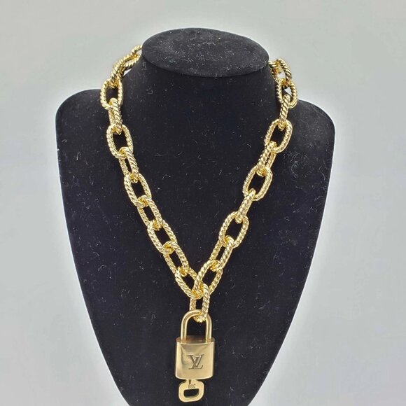 Authentic Louis Vuitton Lock & Key w/ Unbranded Gold Plated Gold Chain Necklace - Picture 1 of 10